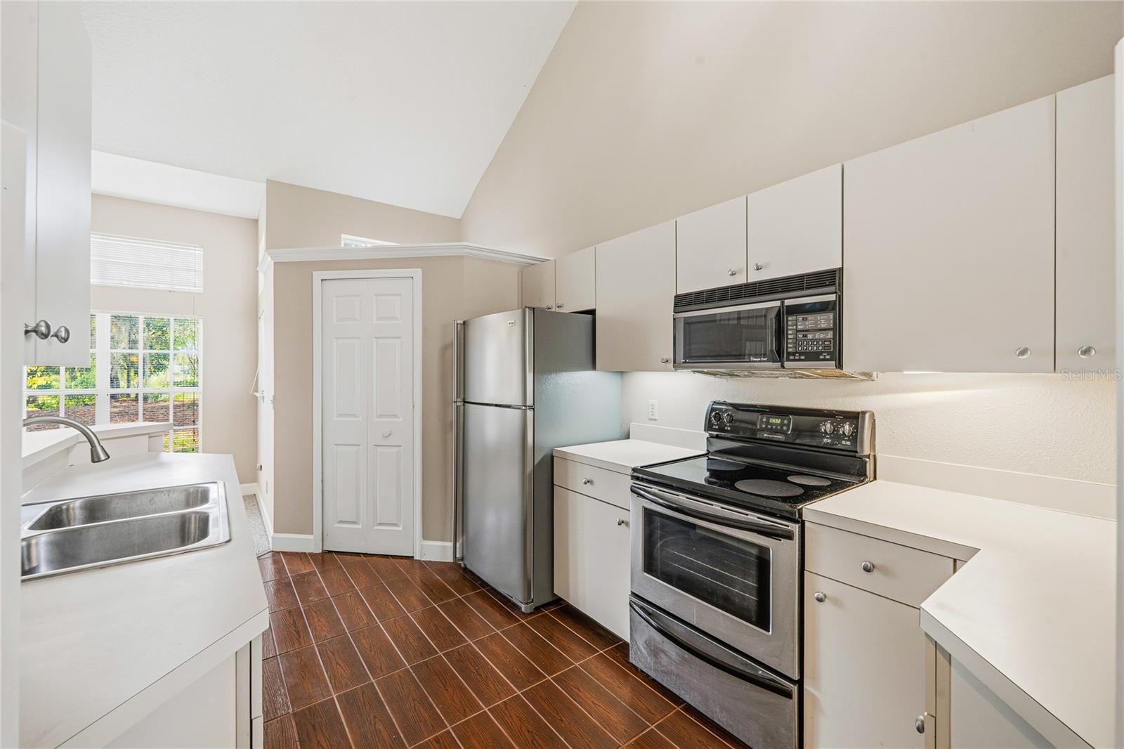 1416 Farrindon Cir #. Property Photo 8