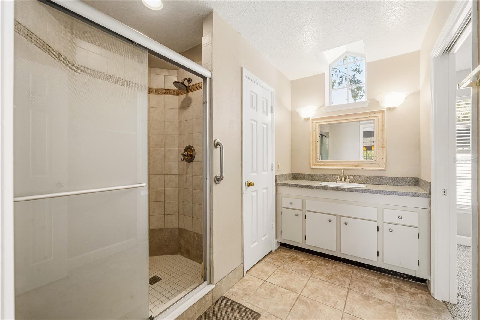1416 Farrindon Cir #. Property Photo 12
