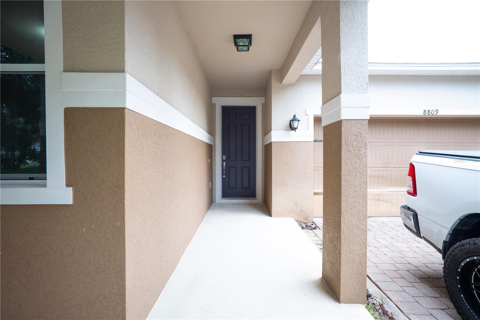 8809 Arrabida Ln Property Photo 4