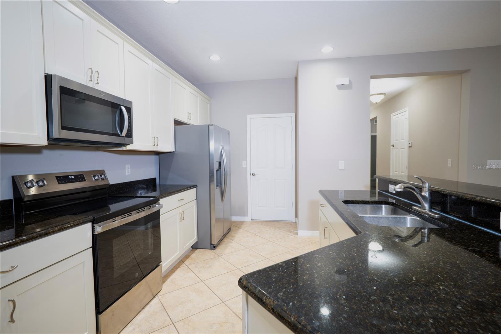 8809 Arrabida Ln Property Photo 13
