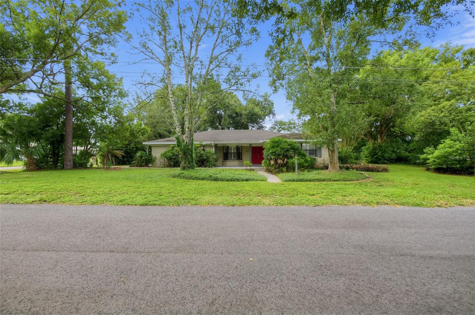 1641 Stanley St Property Photo 2