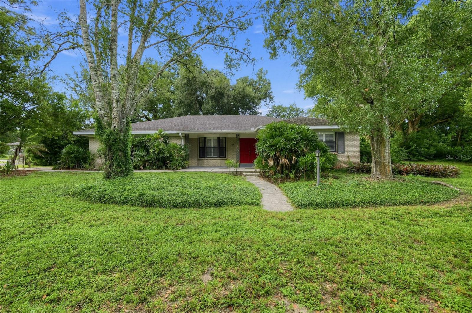 1641 Stanley St Property Photo 3