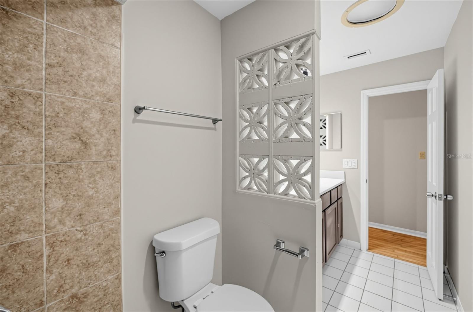 1641 Stanley St Property Photo 27