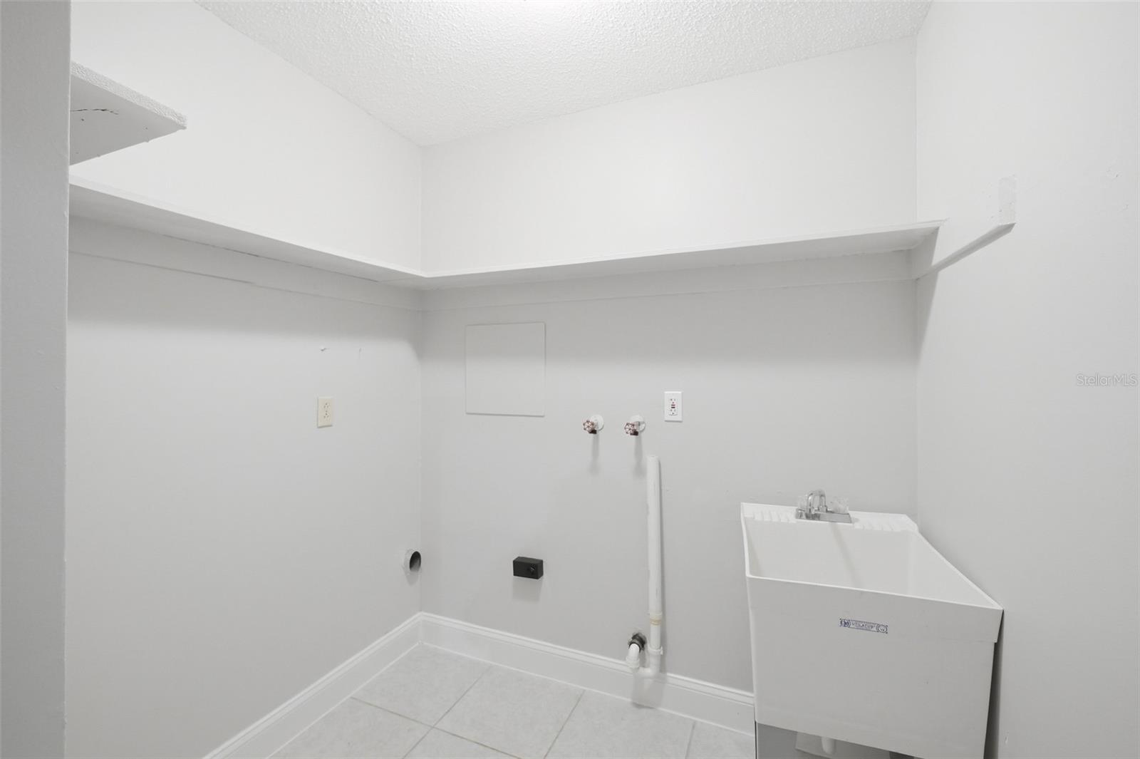 1641 Stanley St Property Photo 36