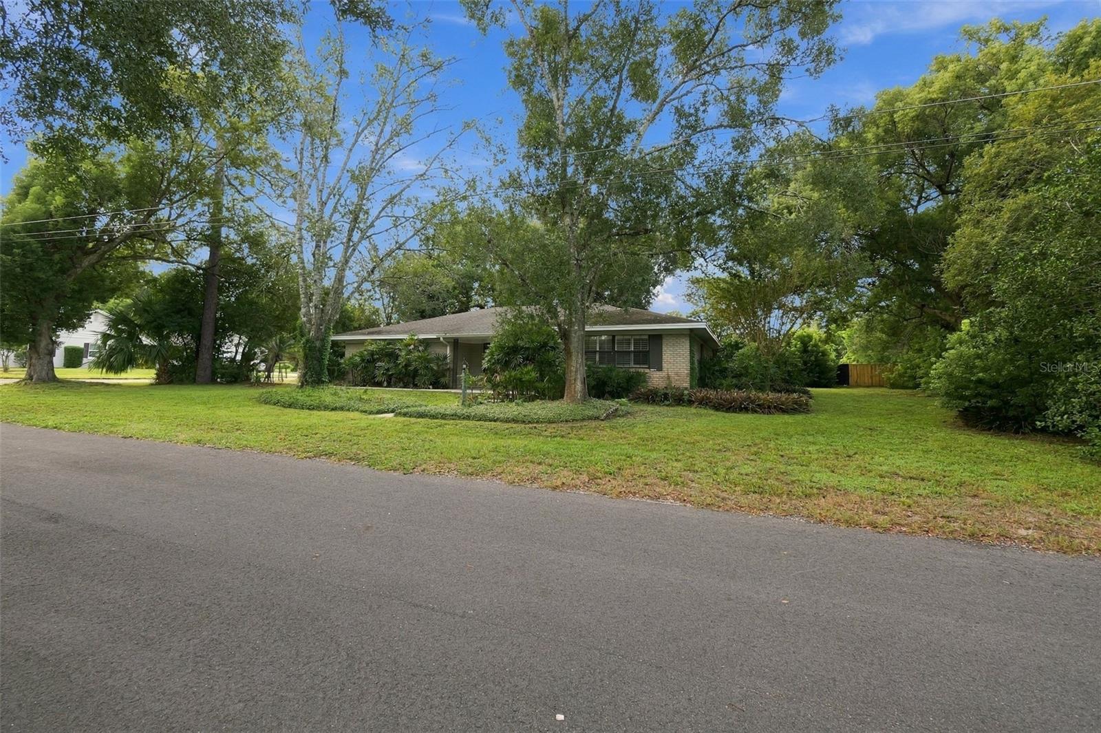 1641 Stanley St Property Photo 44