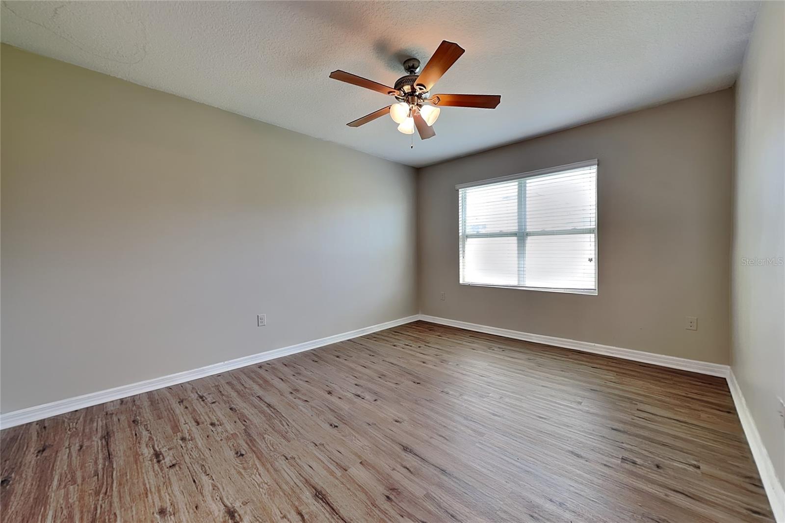 178 Fall Glo Rd Property Photo 6
