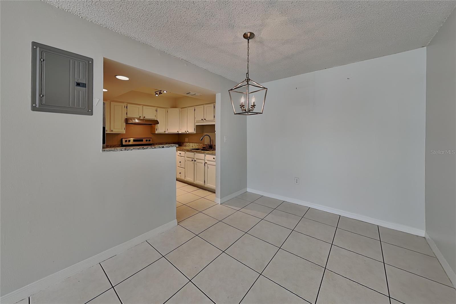 310 Cherokee Ct #b Property Photo 8