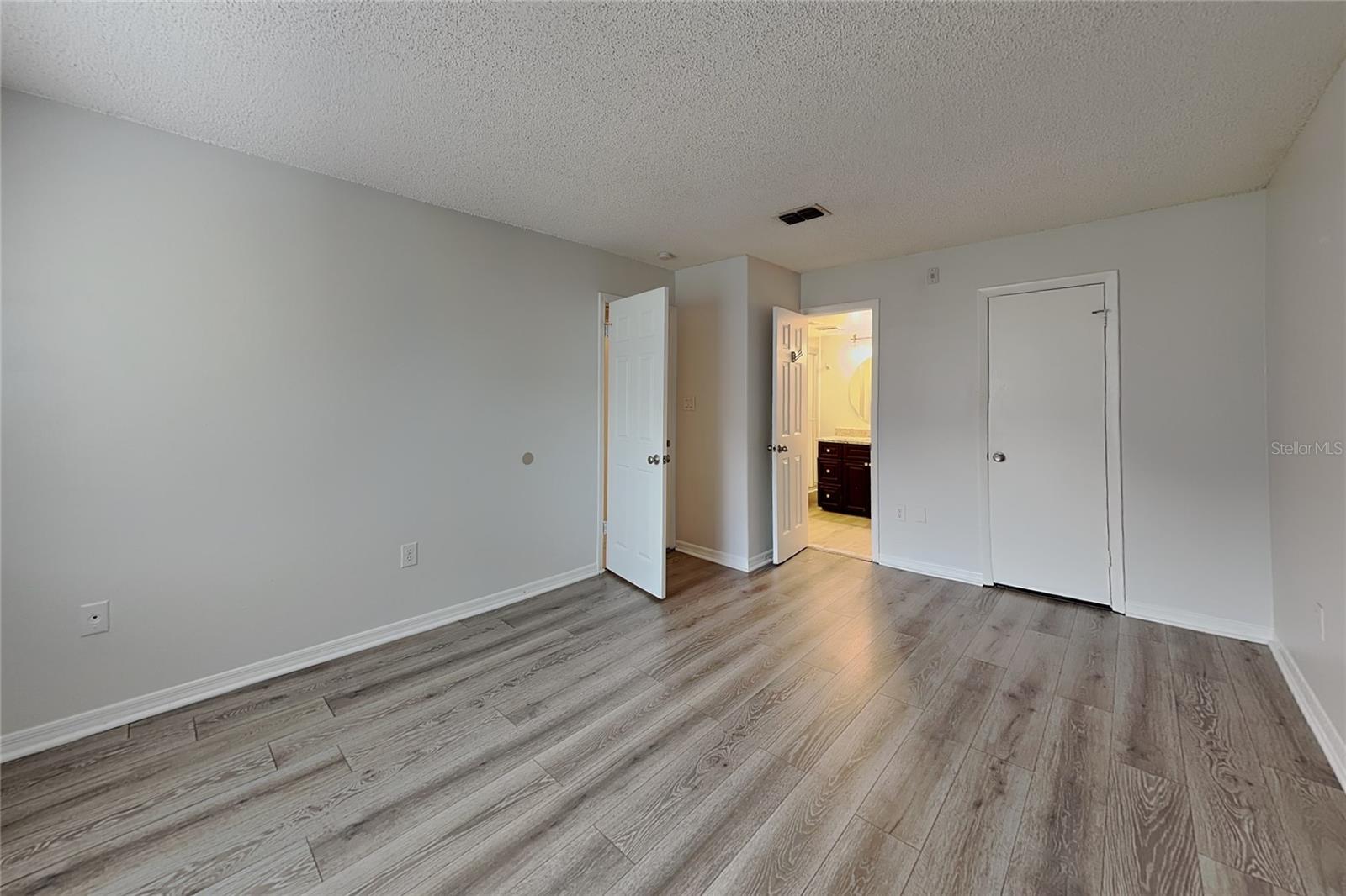 310 Cherokee Ct #b Property Photo 10