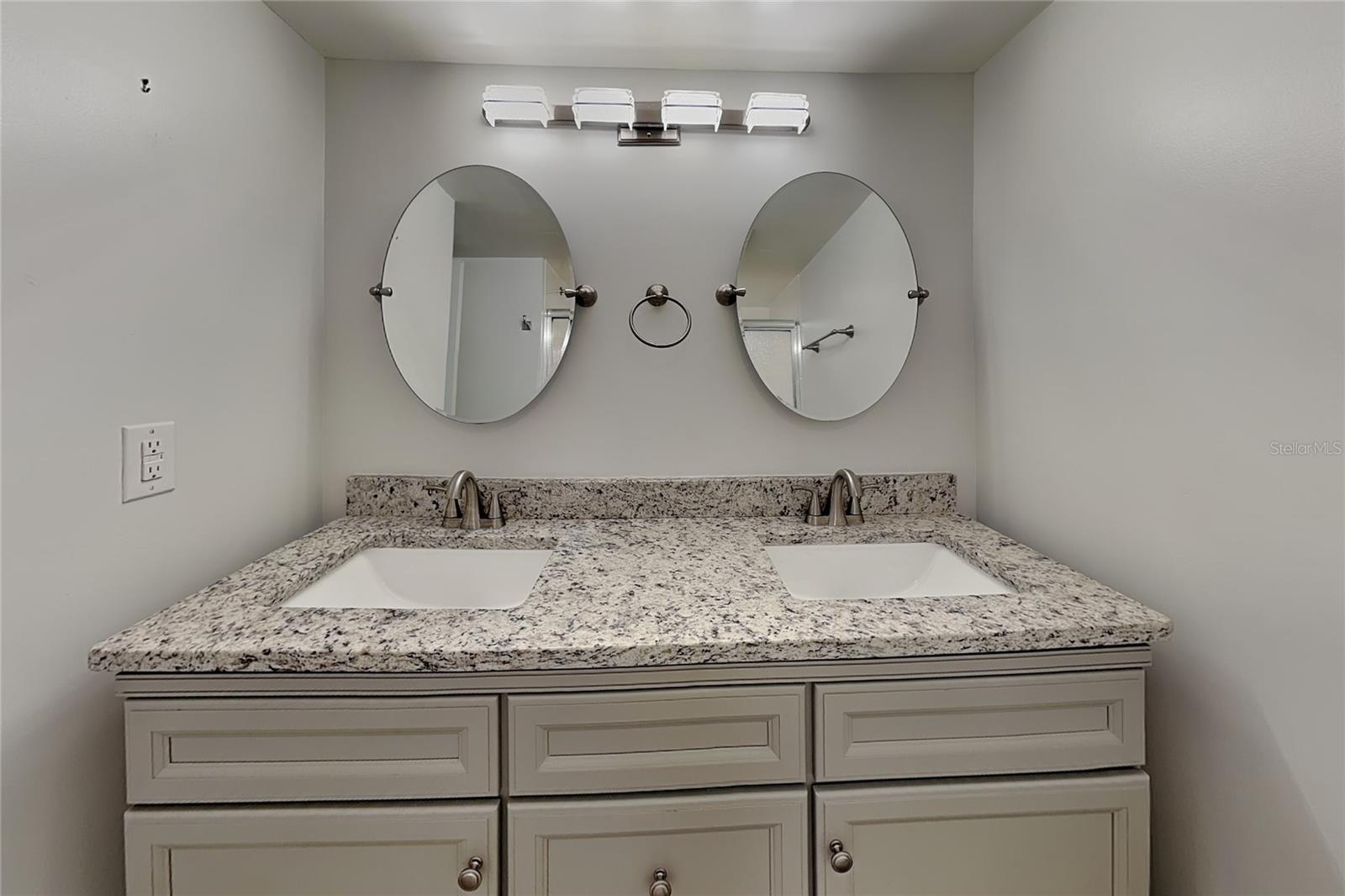 310 Cherokee Ct #b Property Photo 15
