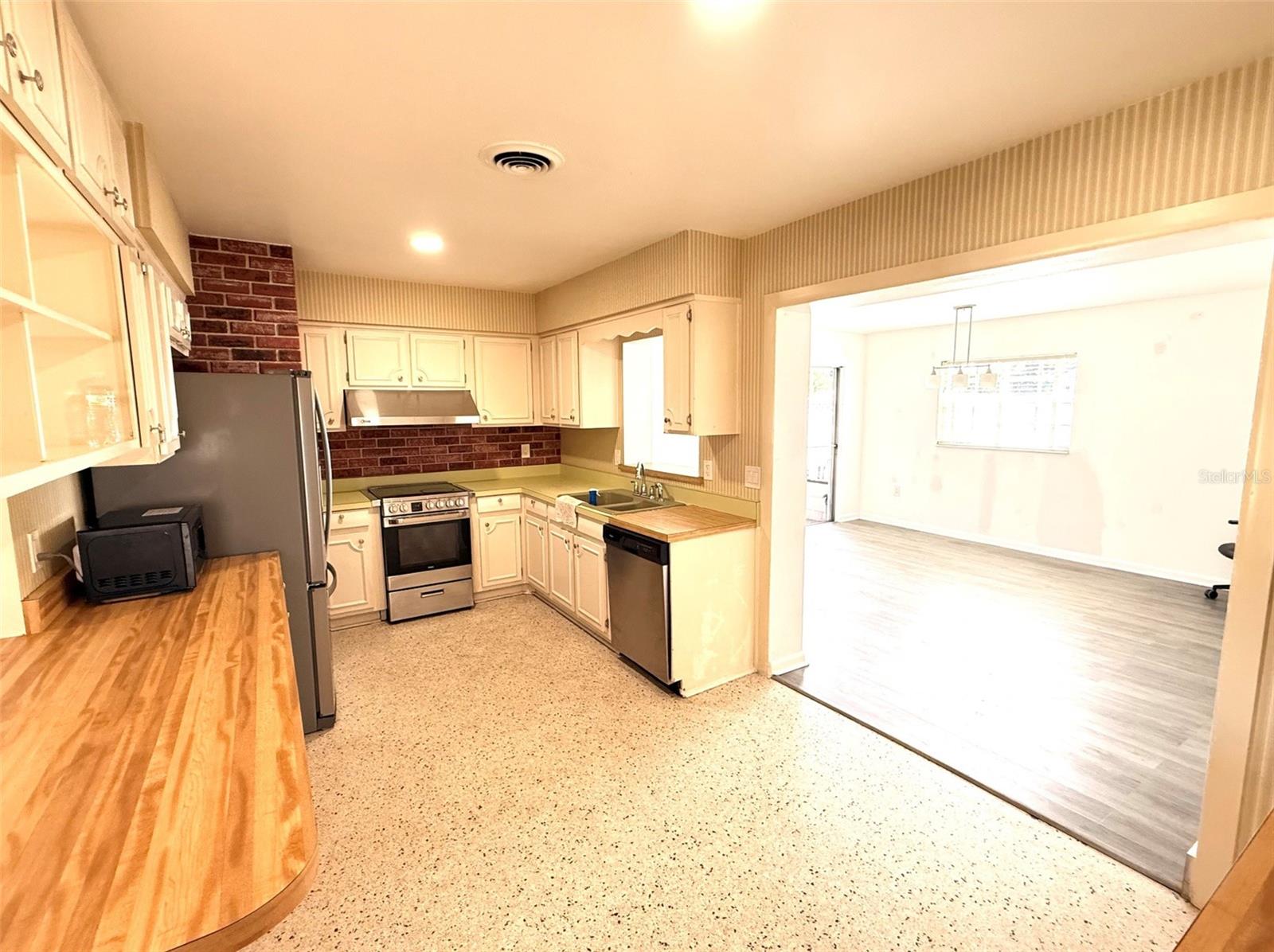 3416 Arbutus Ln Property Photo 4