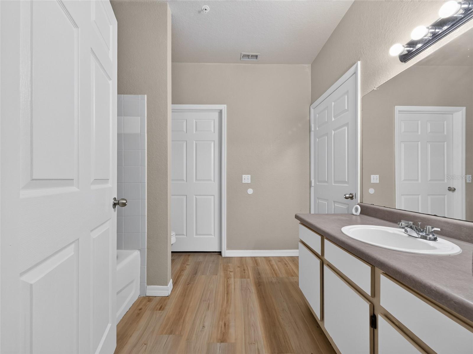 5961 Westgate Dr #2027 Property Photo 15