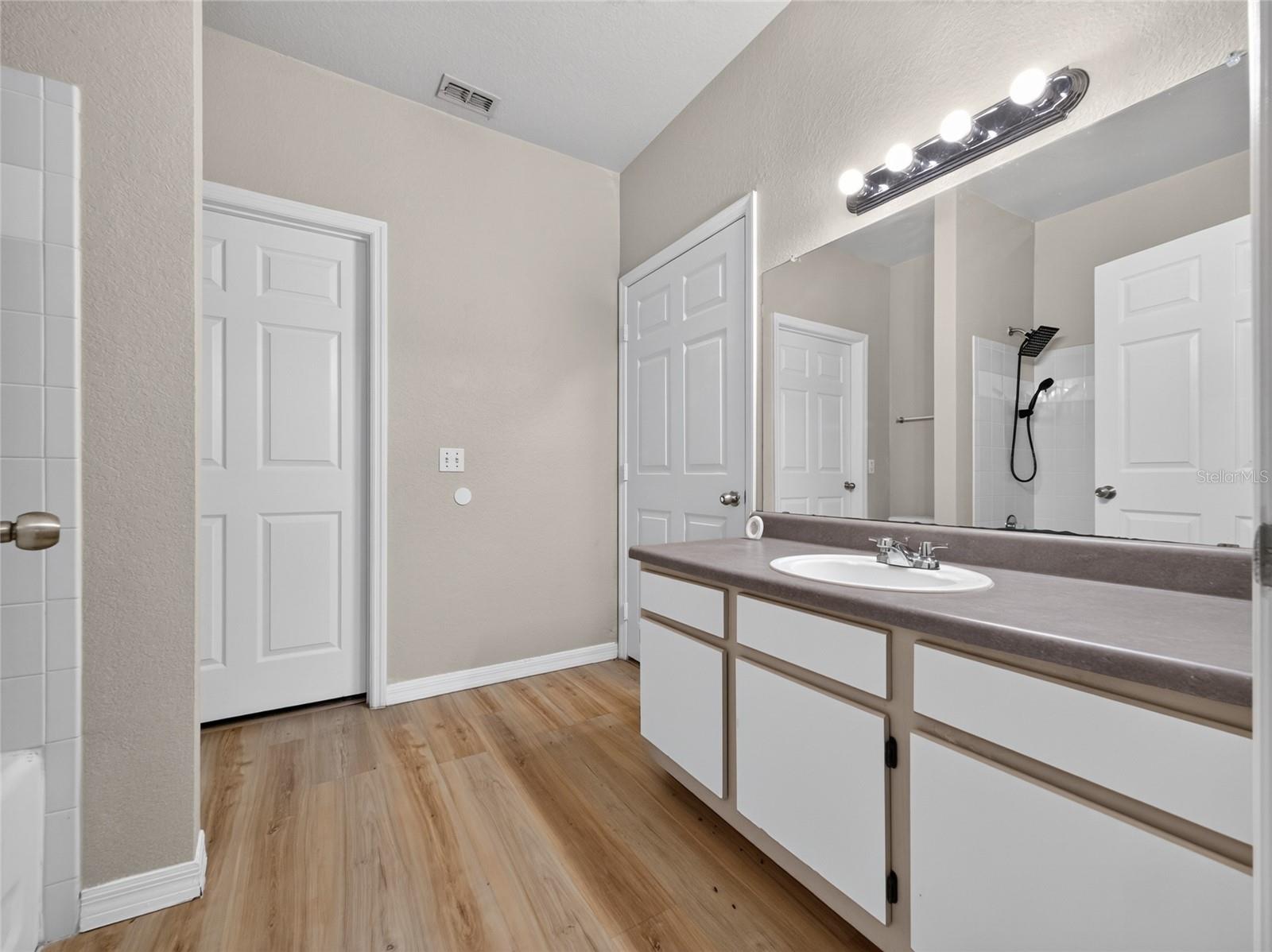 5961 Westgate Dr #2027 Property Photo 16