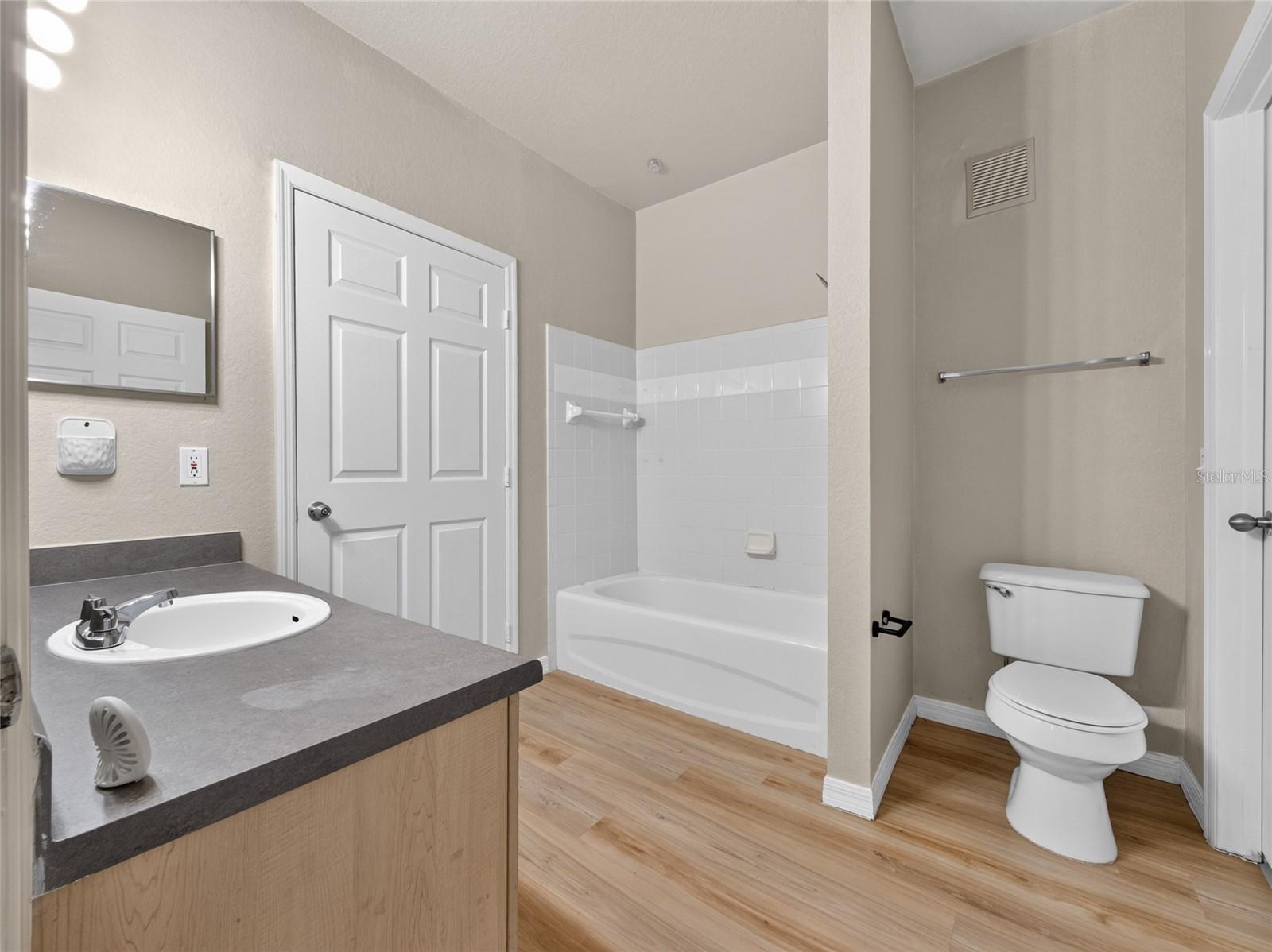 5961 Westgate Dr #2027 Property Photo 17
