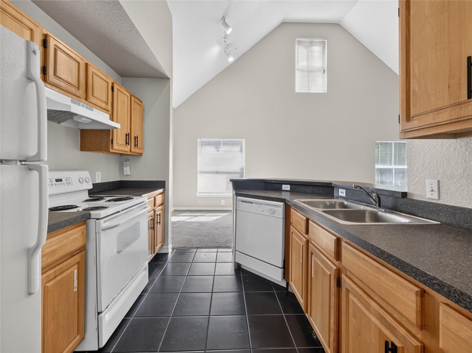 5961 Westgate Dr #2027 Property Photo 19