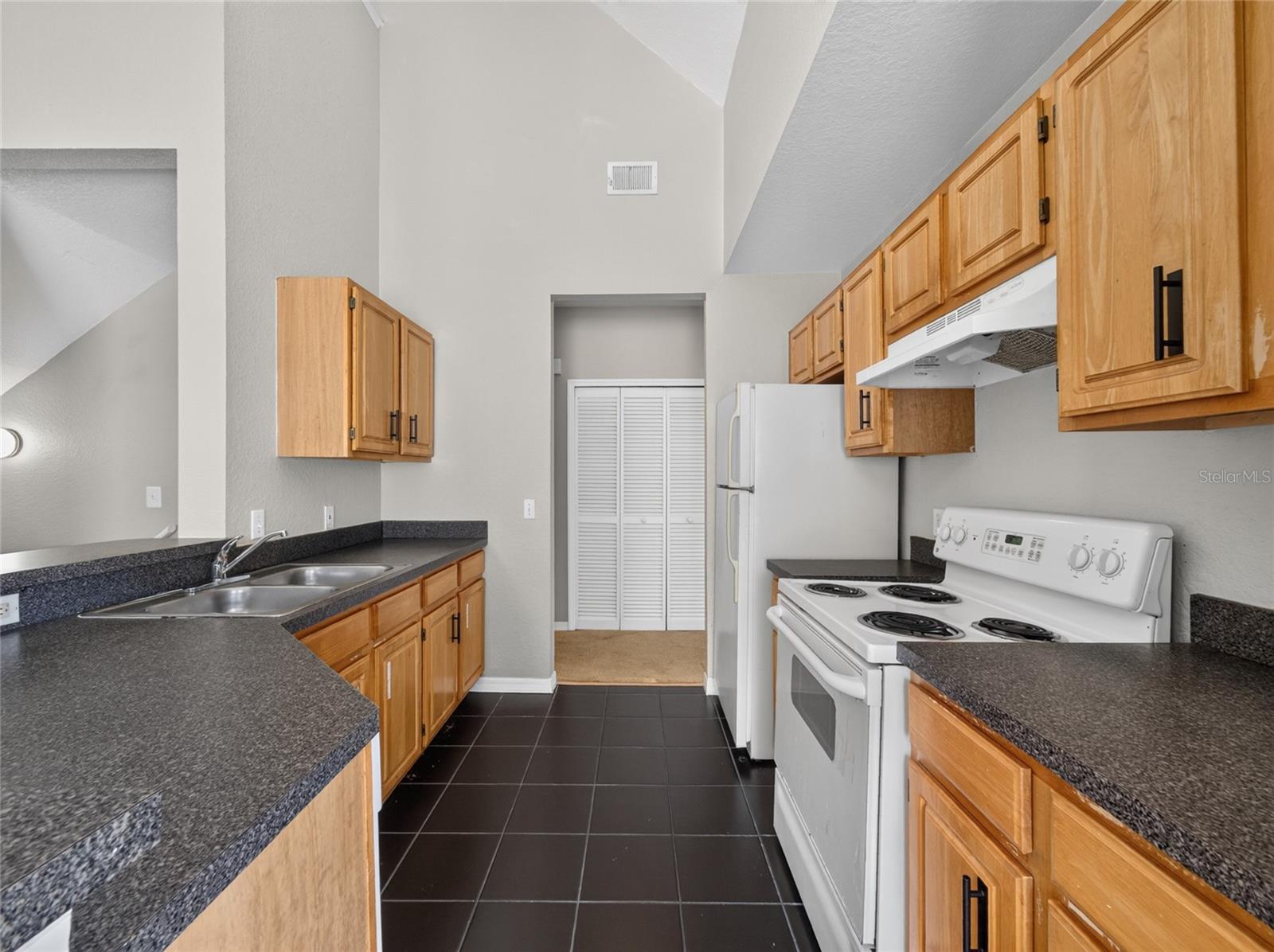 5961 Westgate Dr #2027 Property Photo 21