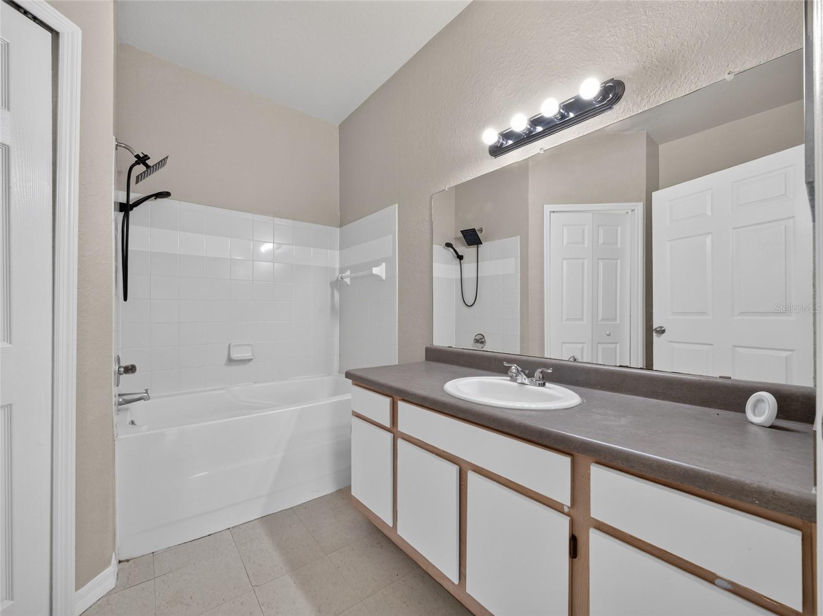 5961 Westgate Dr #2027 Property Photo 24