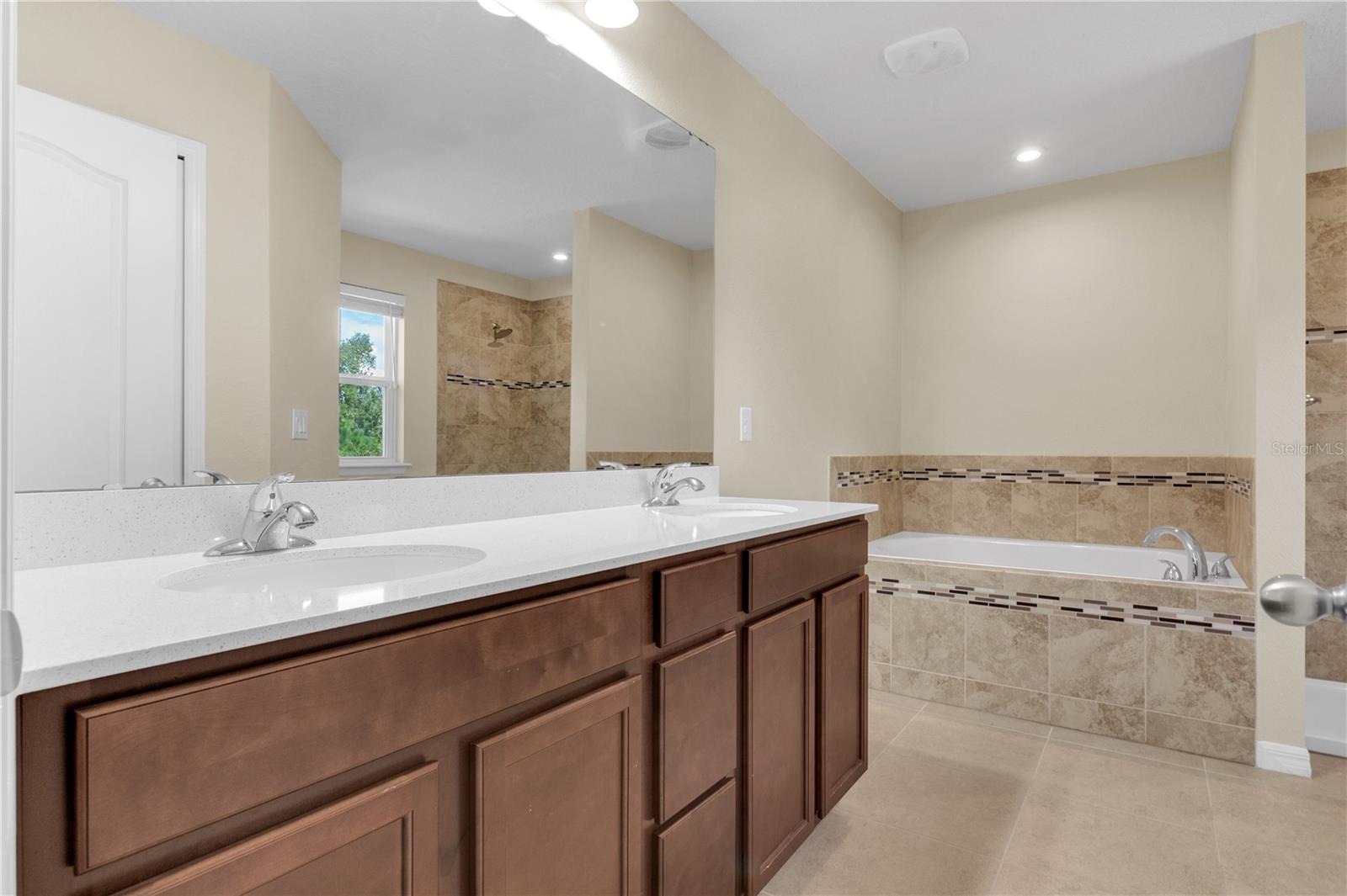 17104 Goldcrest Loop Property Photo 43