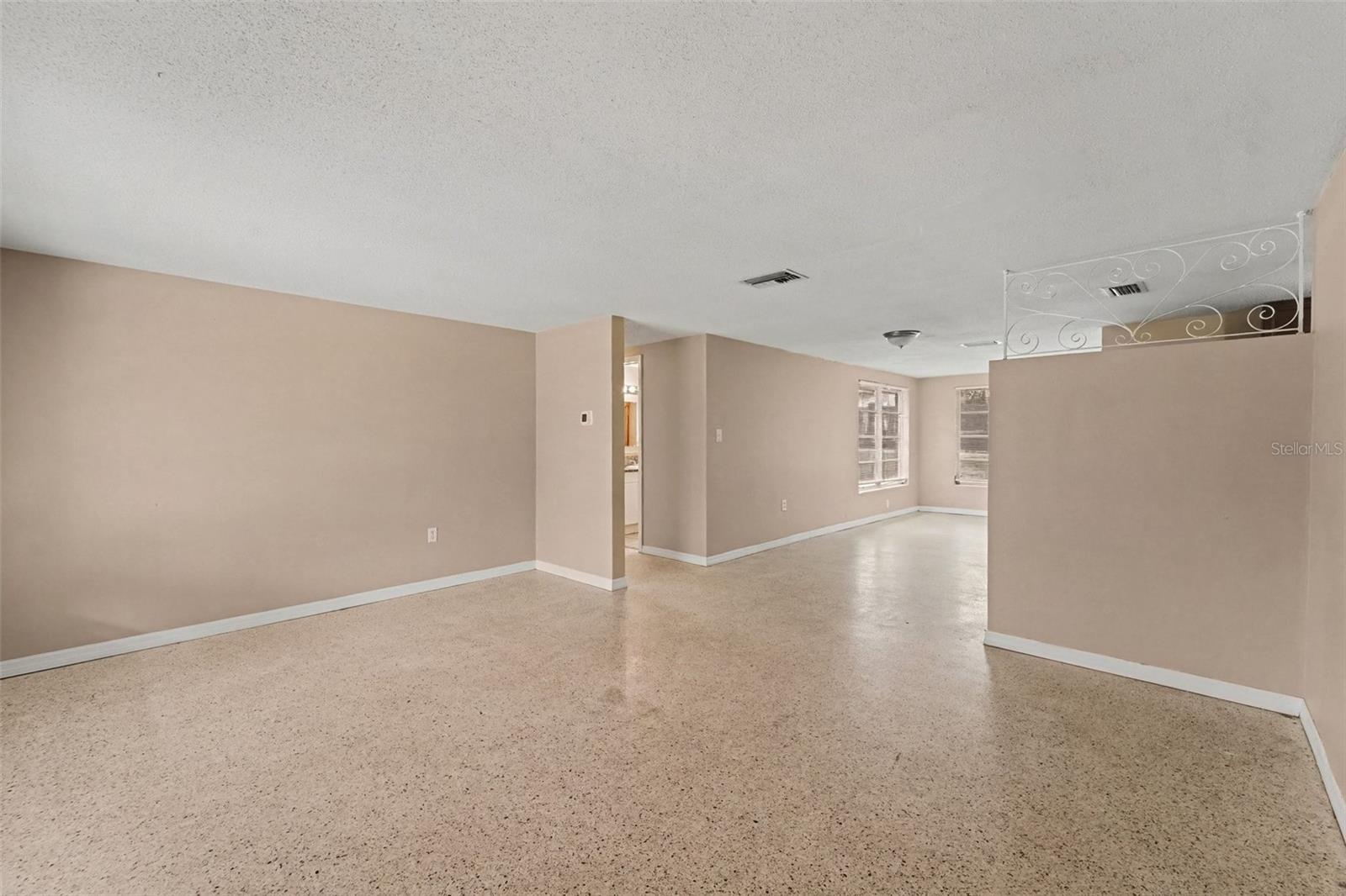 10632 Laburnum Dr Property Photo 6