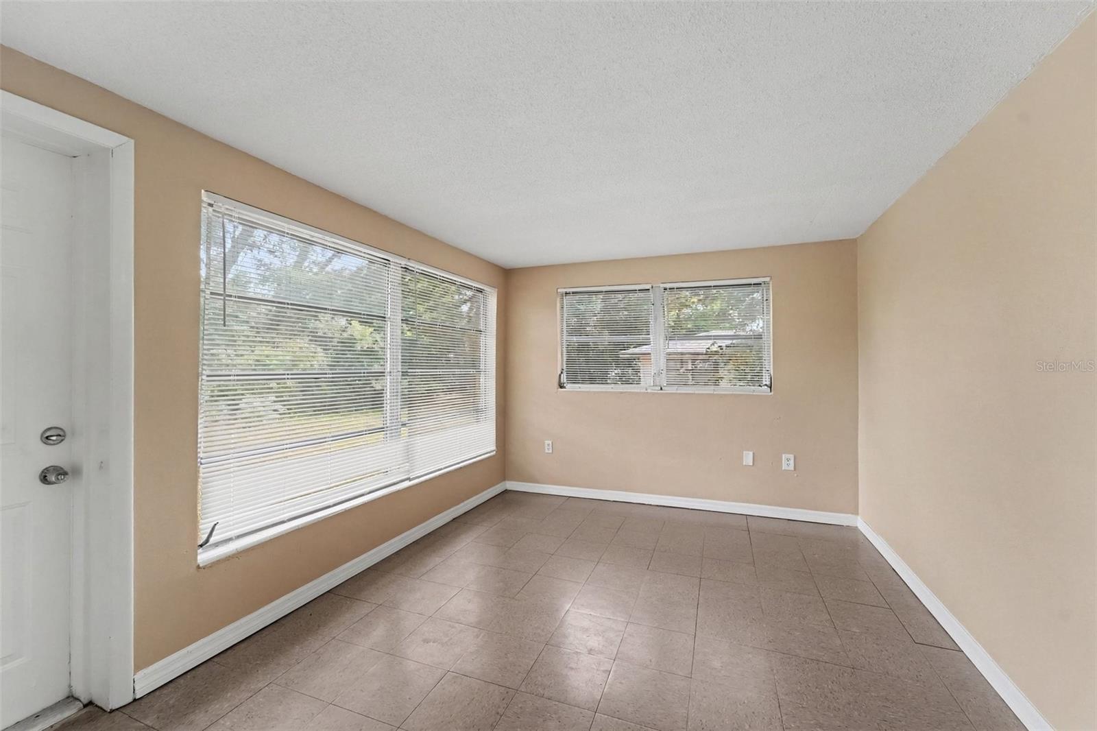 10632 Laburnum Dr Property Photo 14
