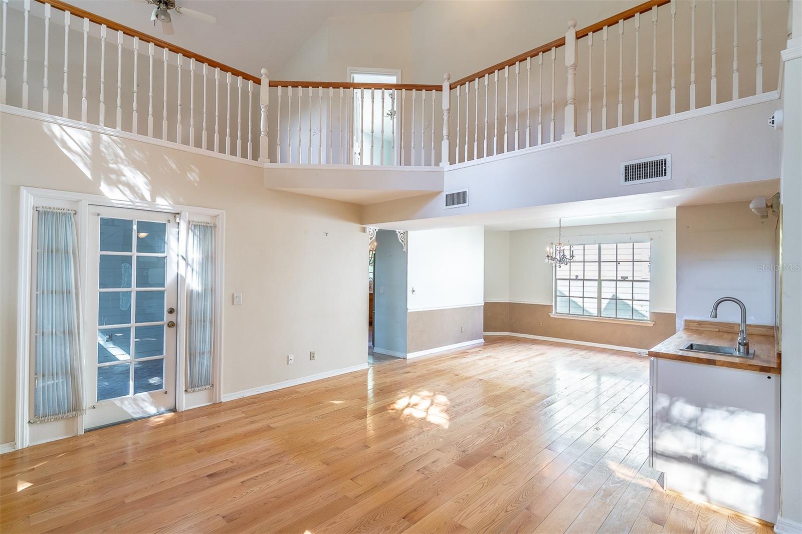 472 Mayfair Cir Property Photo 6