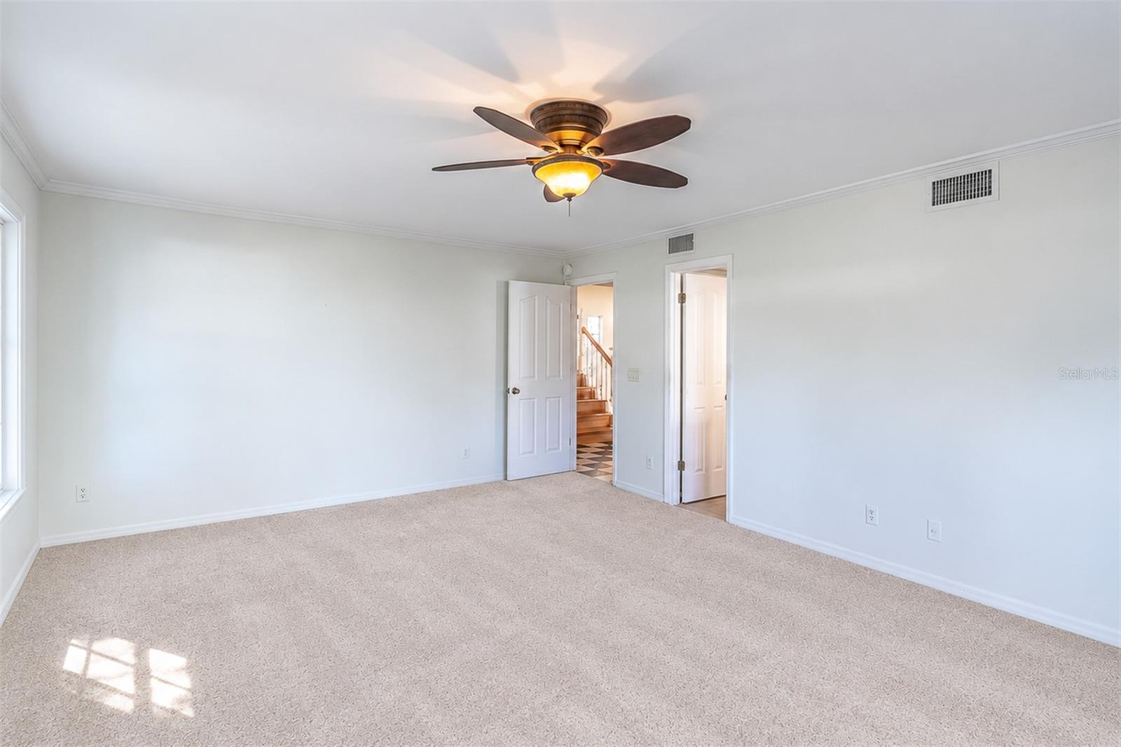 472 Mayfair Cir Property Photo 8