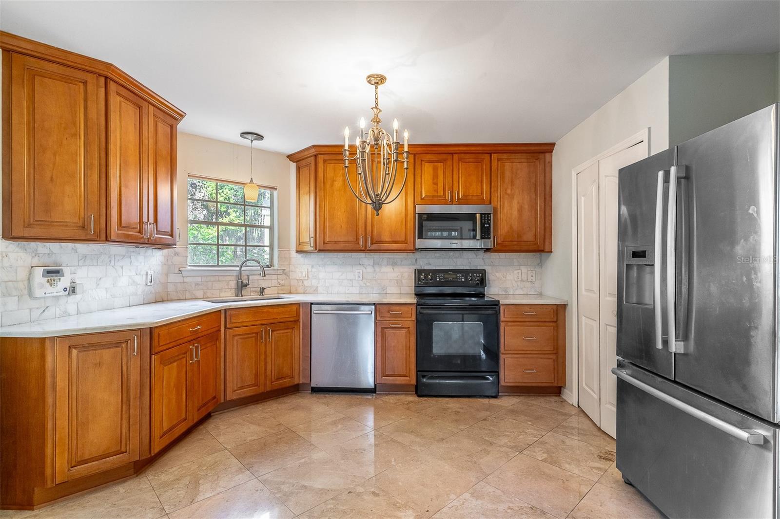 472 Mayfair Cir Property Photo 11
