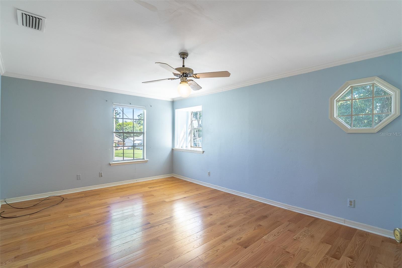 472 Mayfair Cir Property Photo 17