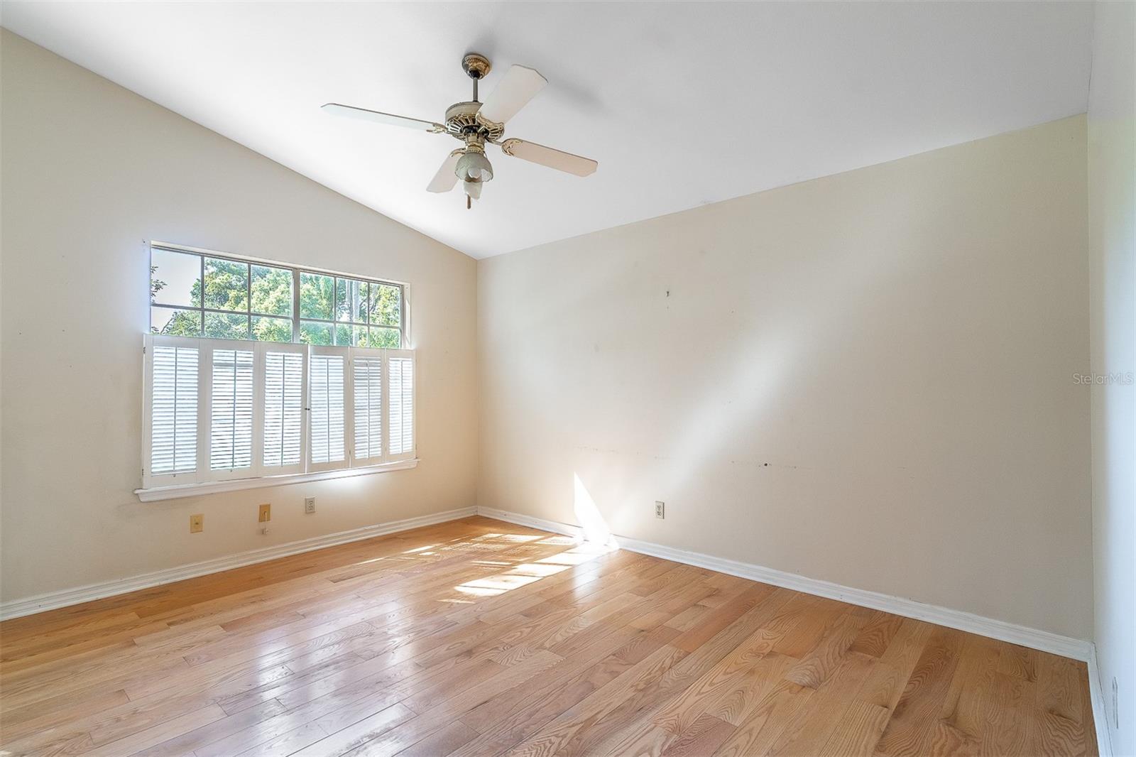 472 Mayfair Cir Property Photo 18