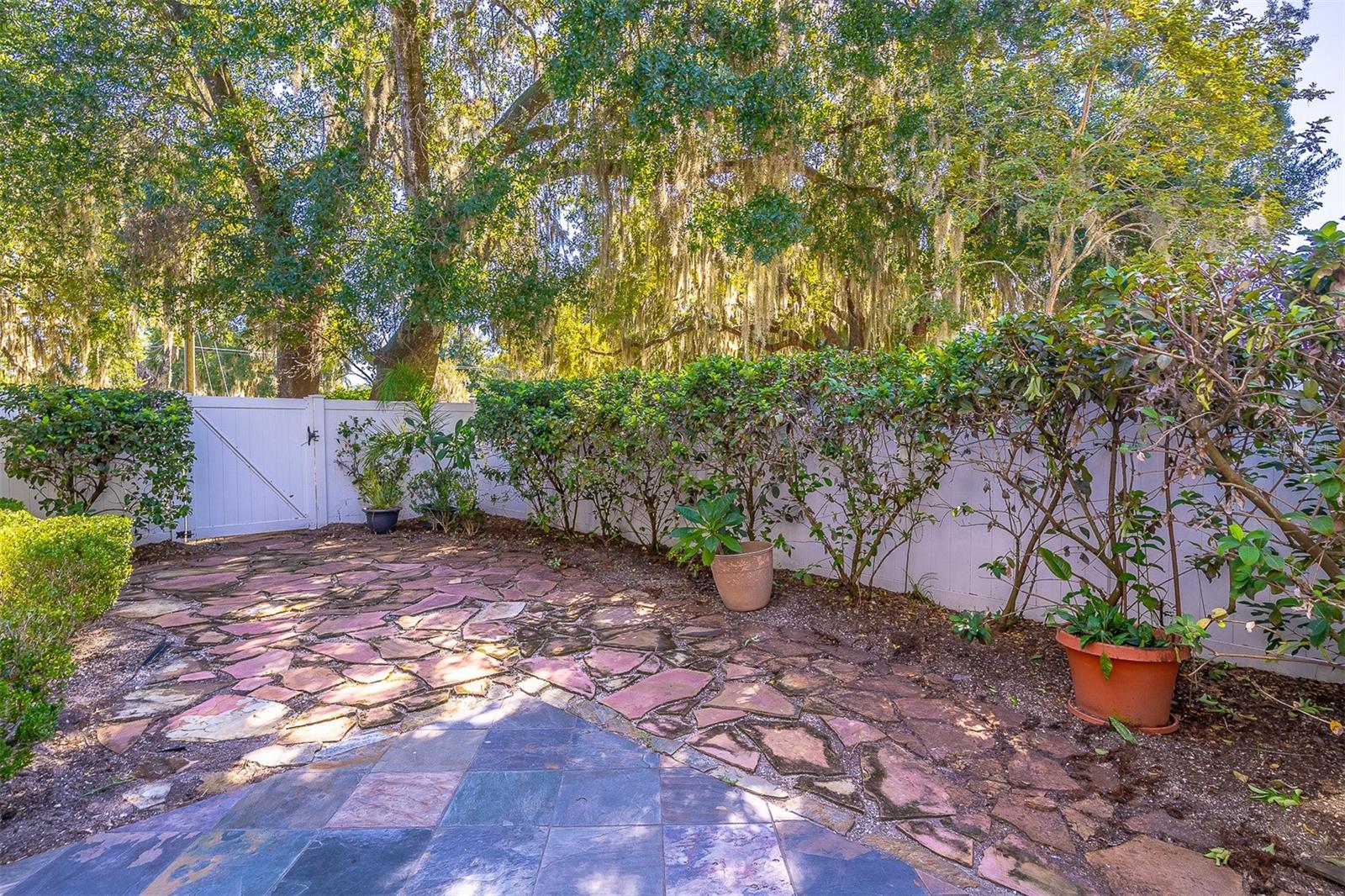 472 Mayfair Cir Property Photo 23