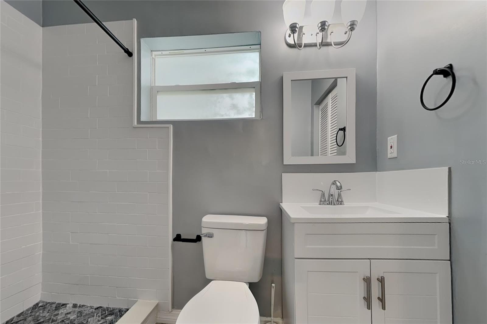O6445812 Property Photo 10