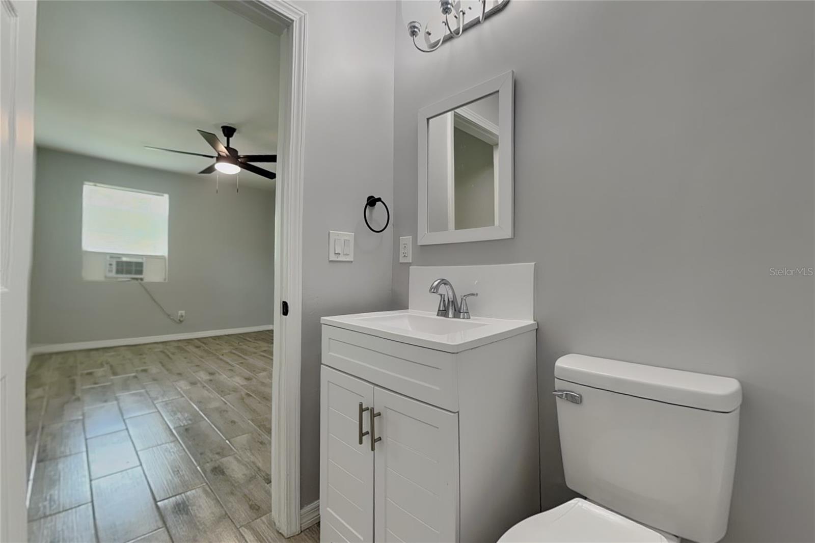 O6445812 Property Photo 13
