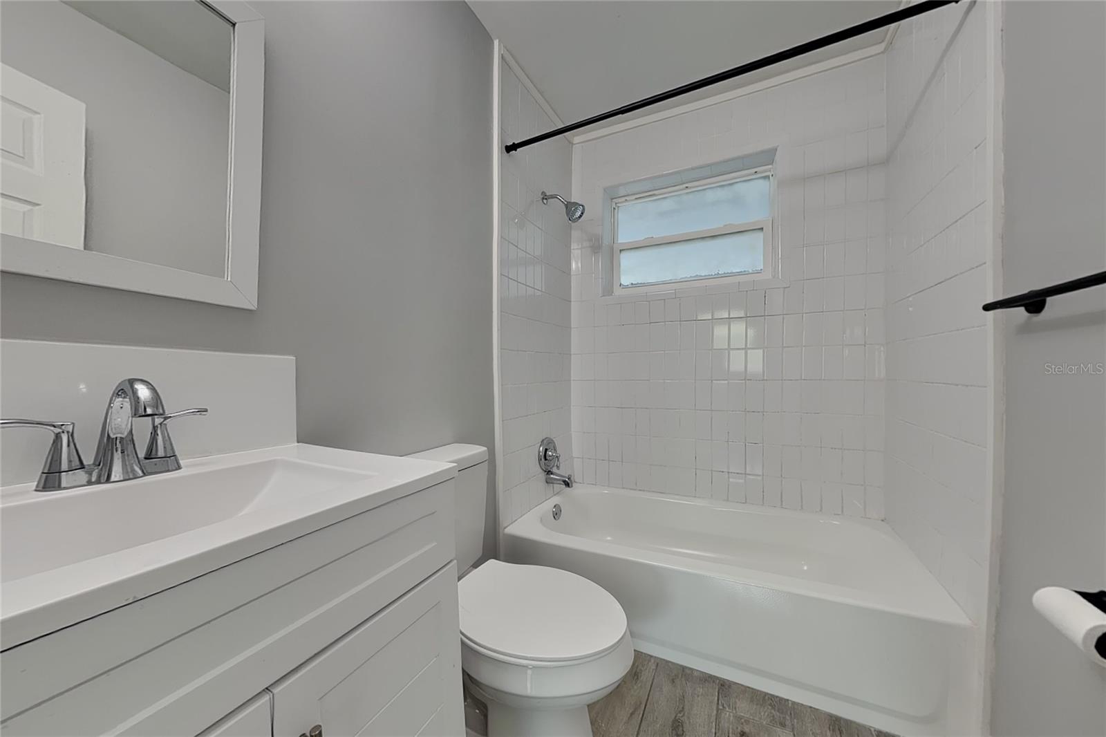 O6445812 Property Photo 14