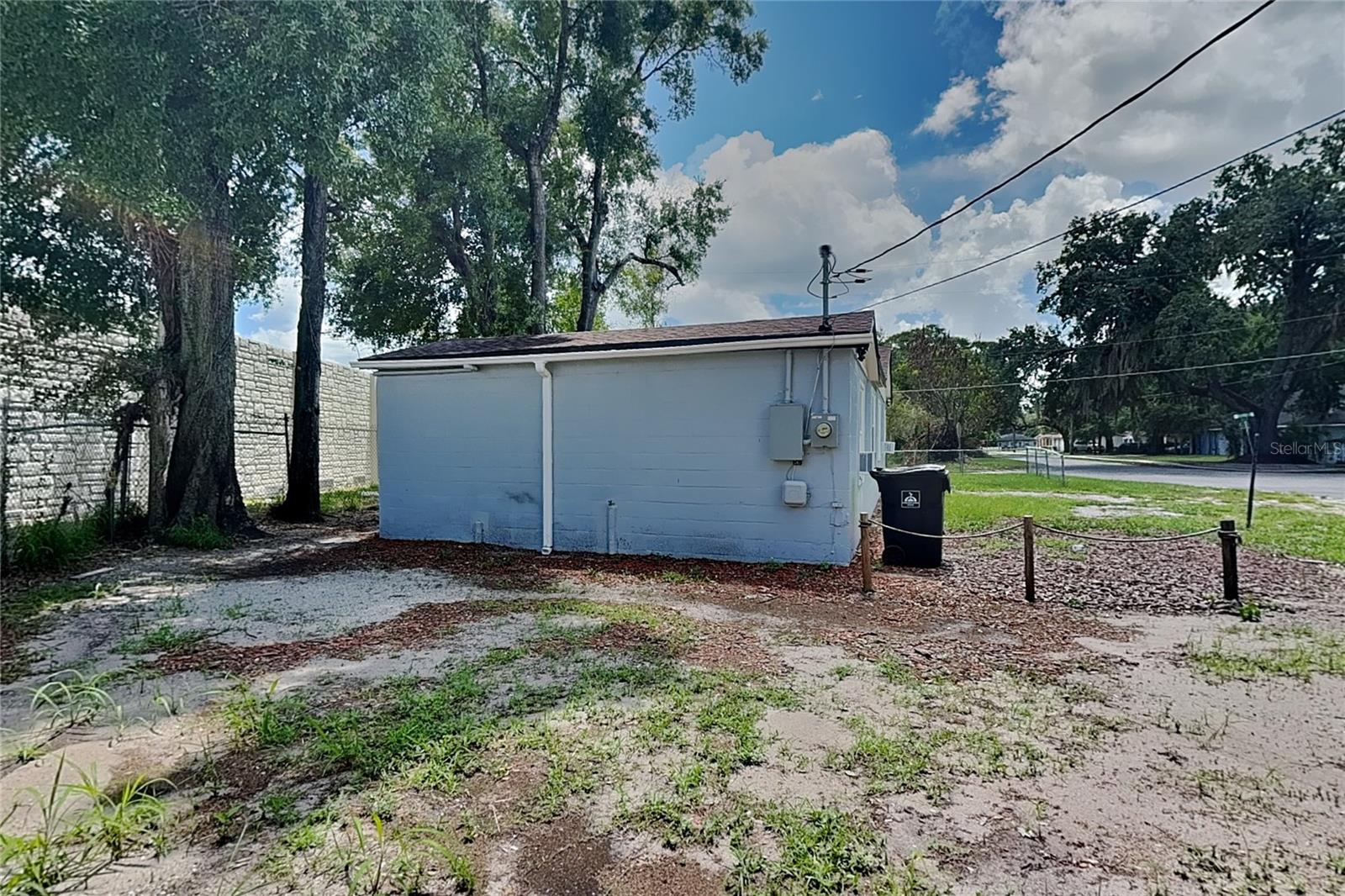 O6445812 Property Photo 15