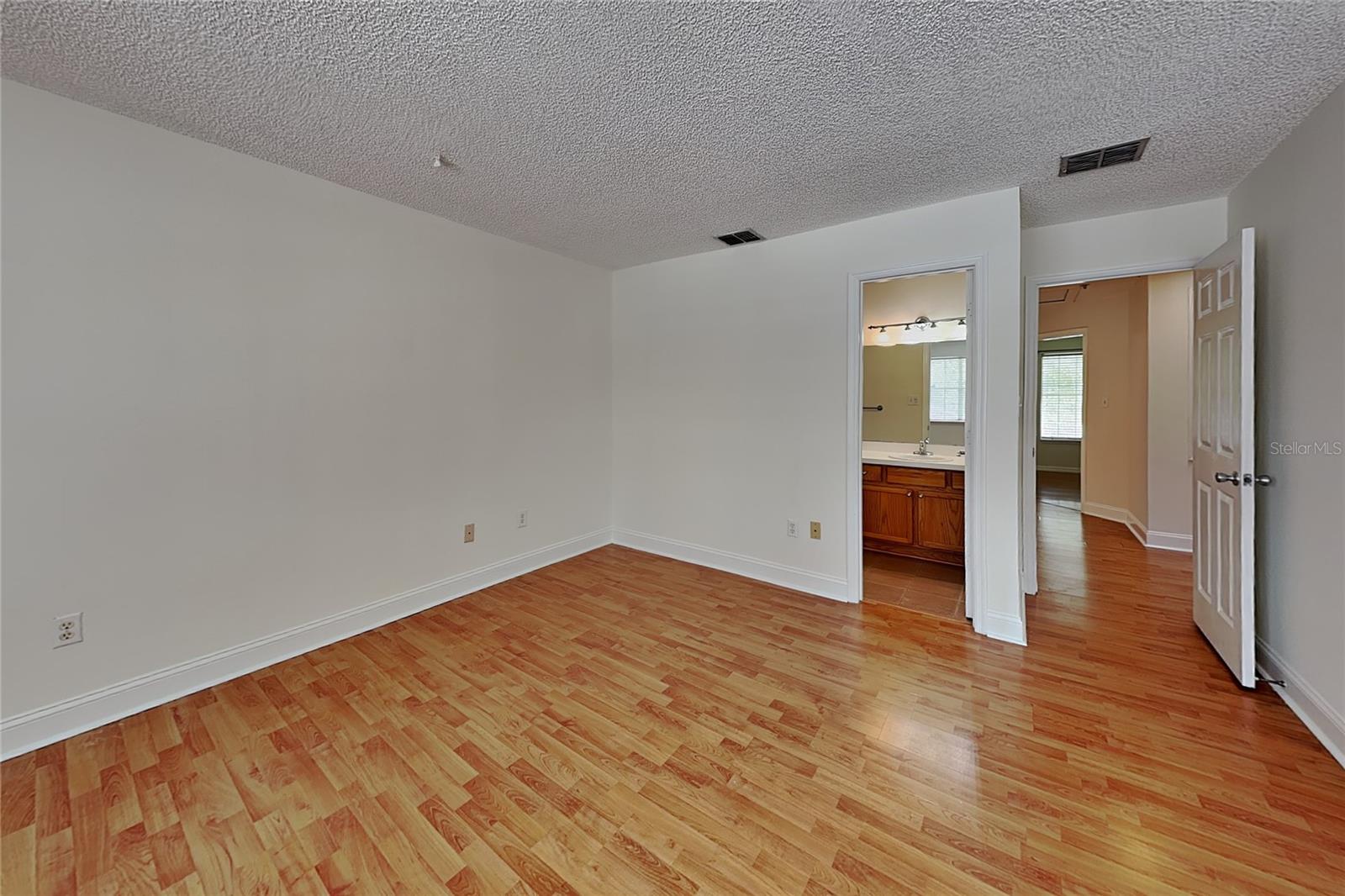 685 Scarlet Oak Cir #109 Property Photo 9