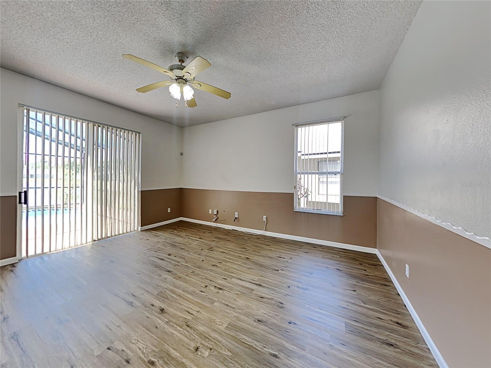 728 Hardwood Cir Property Photo 3