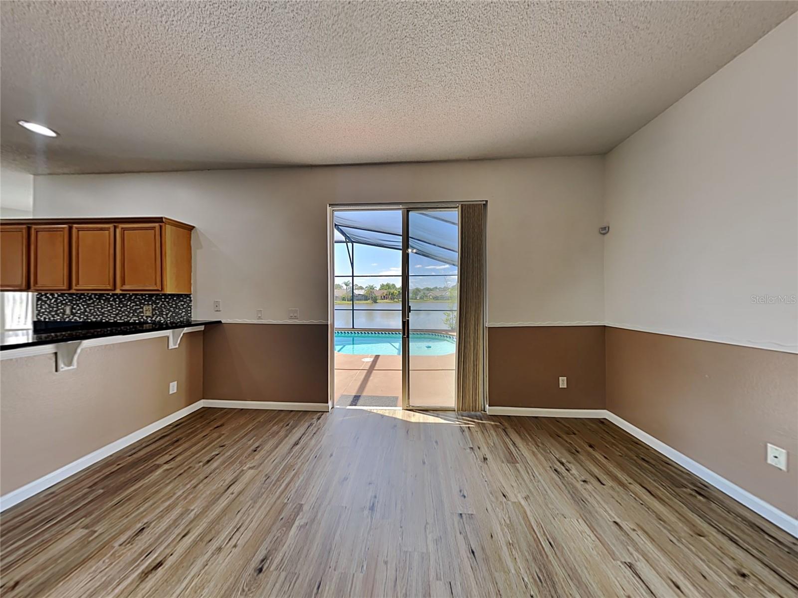 728 Hardwood Cir Property Photo 4