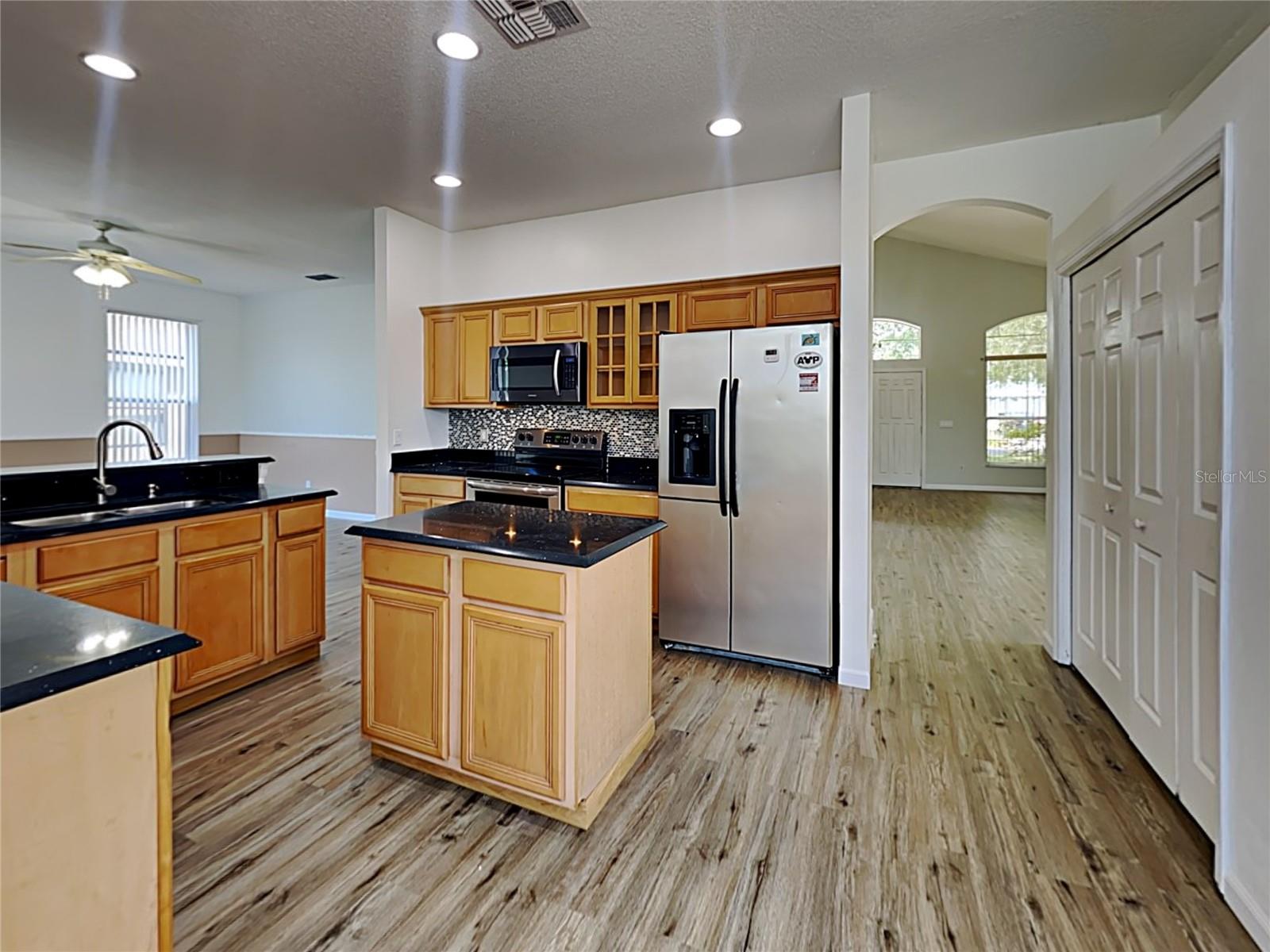728 Hardwood Cir Property Photo 6