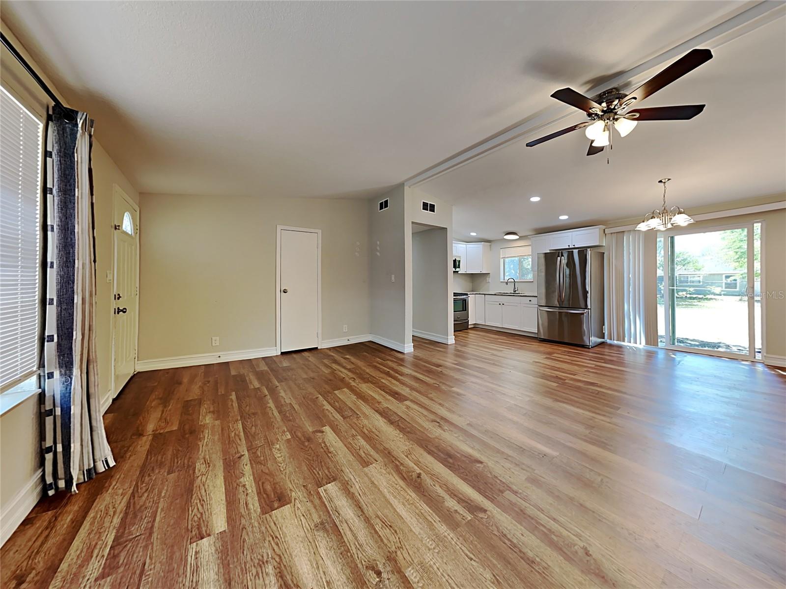 13426 Tyringham St Property Photo 3
