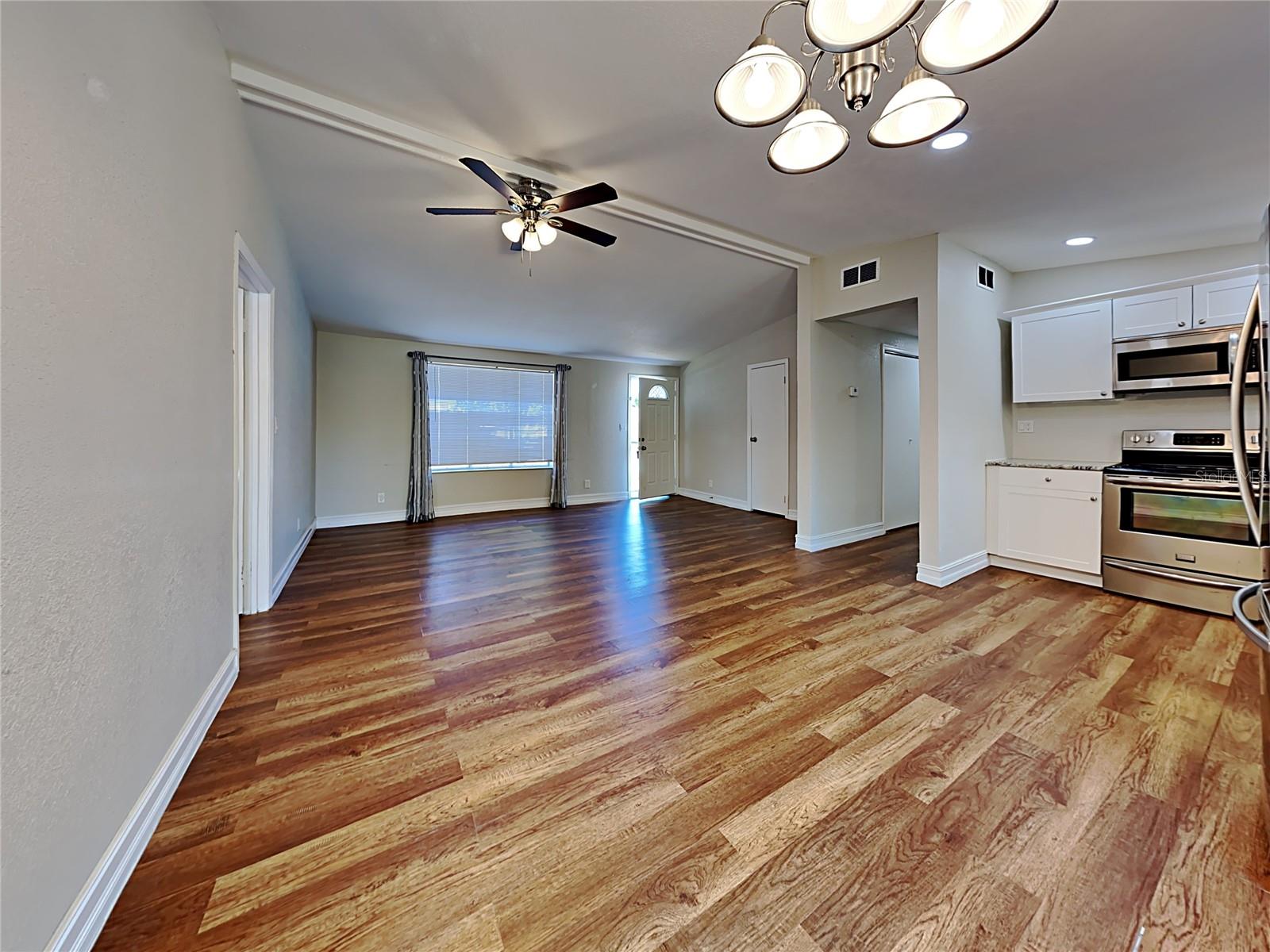 13426 Tyringham St Property Photo 6