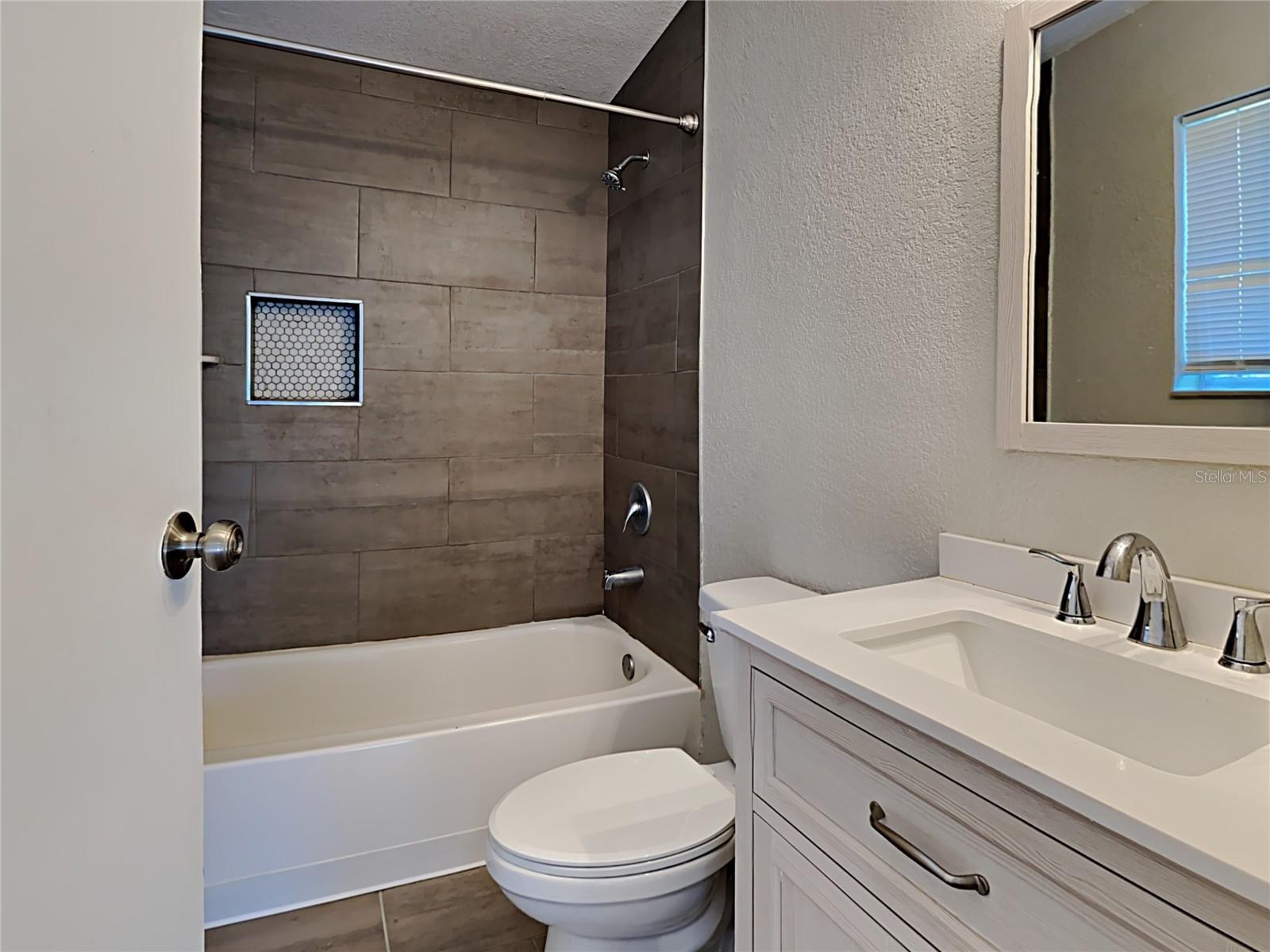 13426 Tyringham St Property Photo 11
