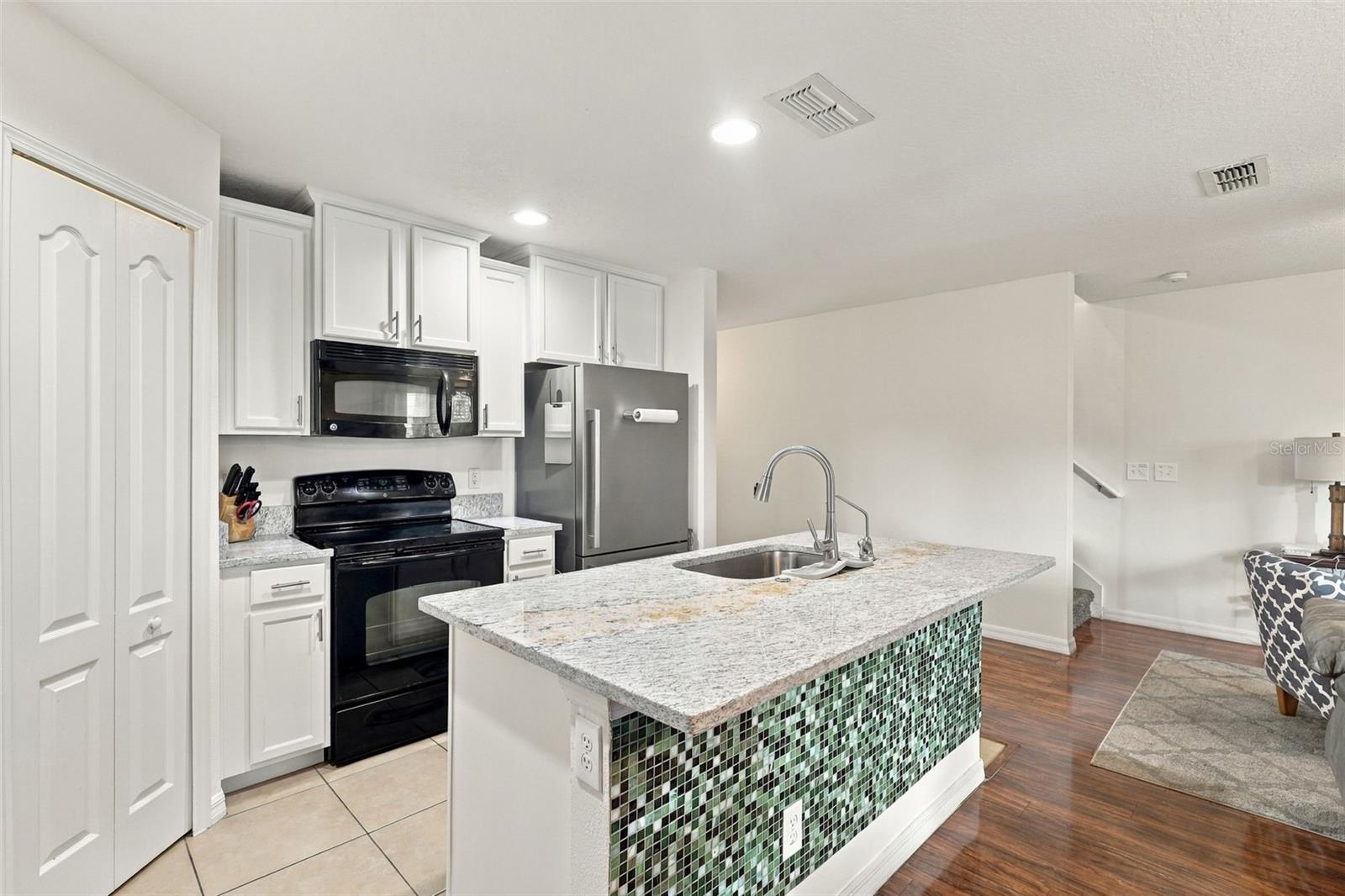 6431 Windsor Lakes Cir Property Photo 4