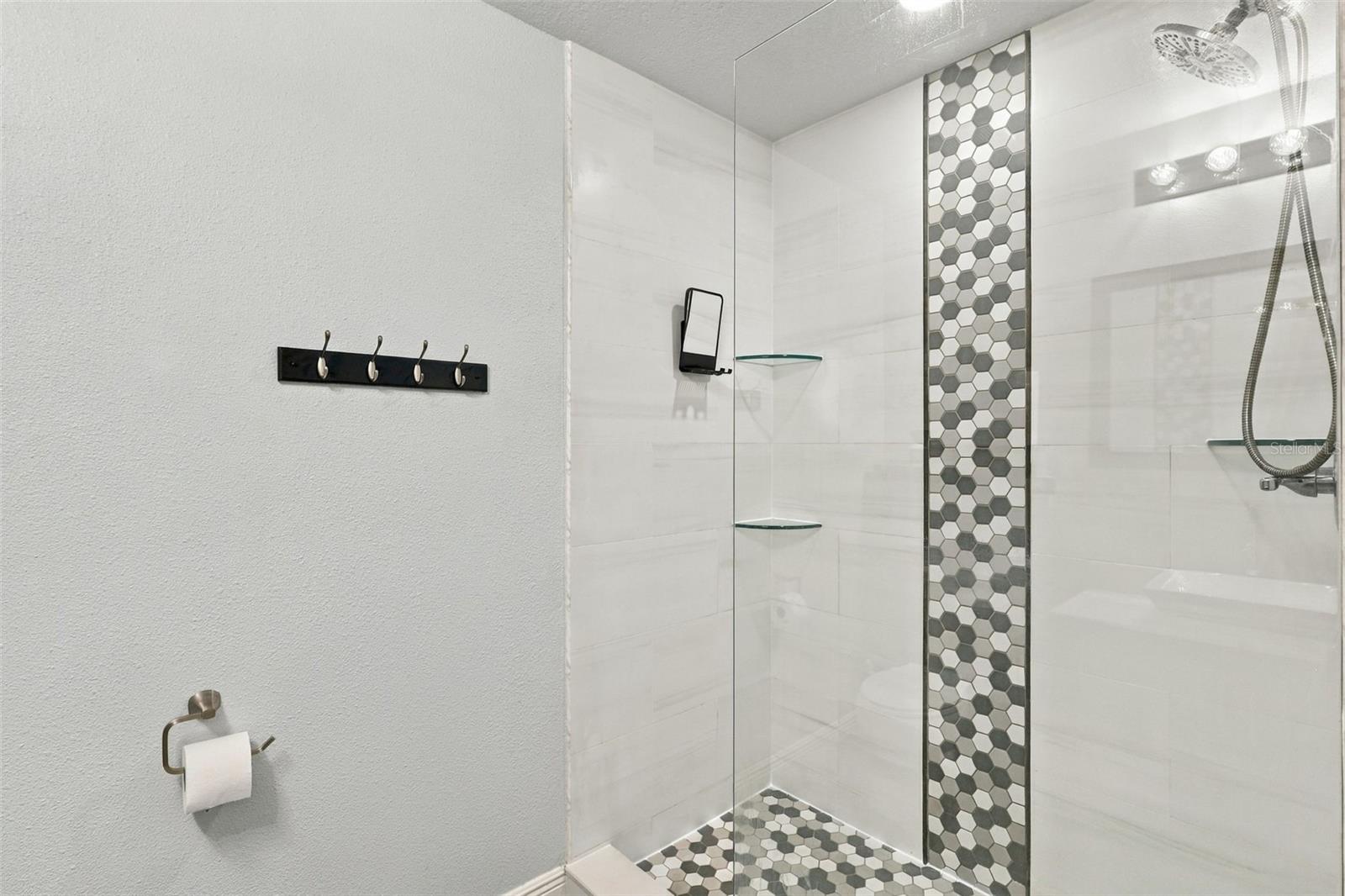 6431 Windsor Lakes Cir Property Photo 24