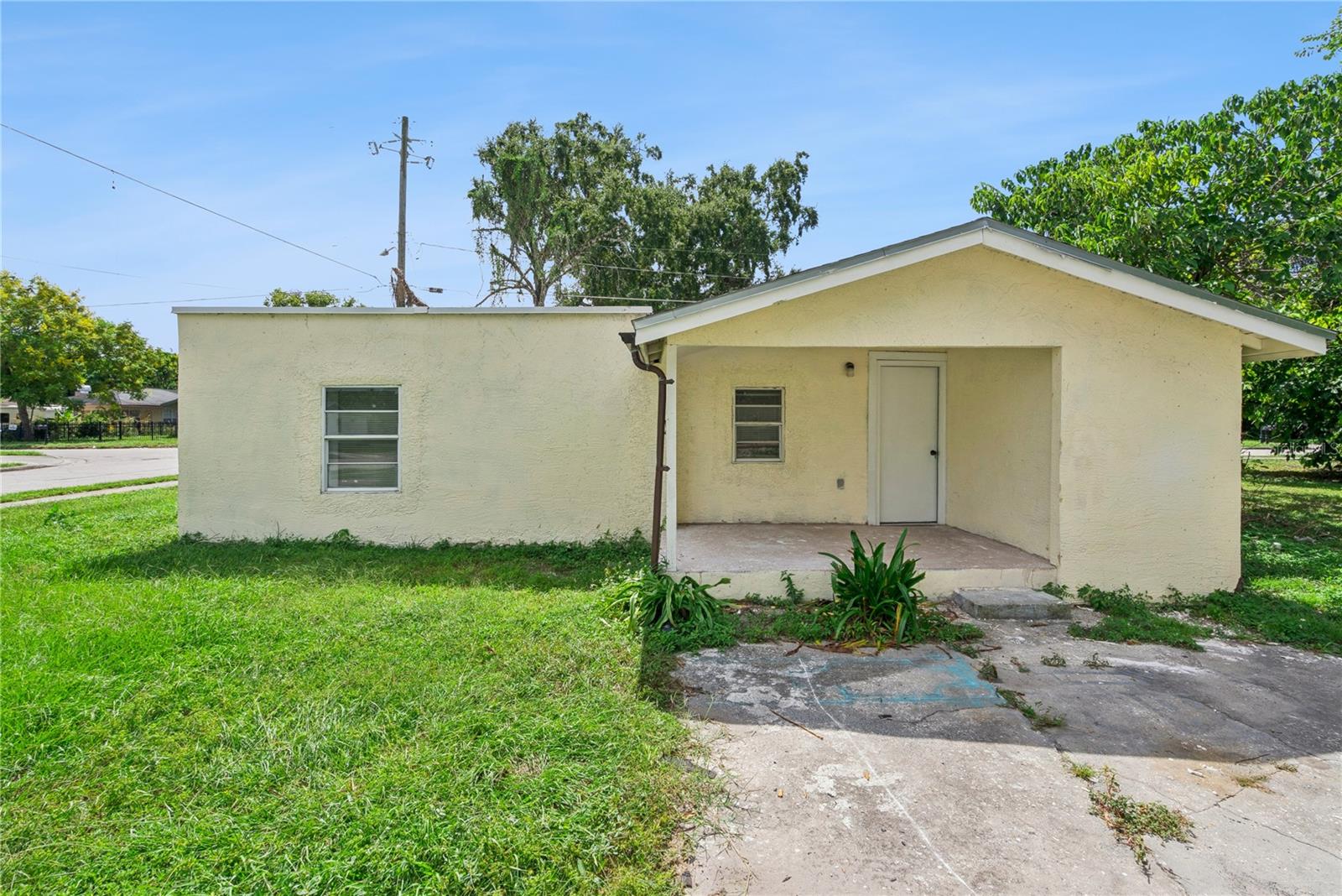 2112 Lee St Property Photo 2