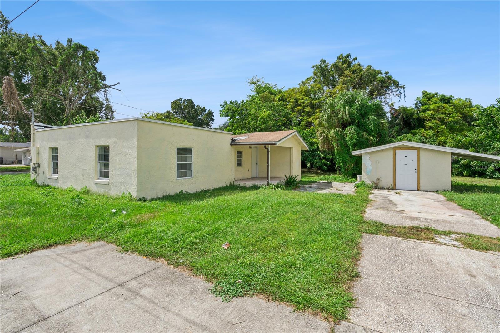 2112 Lee St Property Photo 3