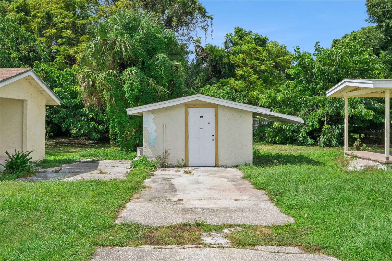 2112 Lee St Property Photo 4