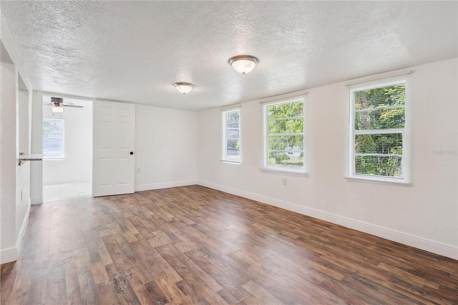 2112 Lee St Property Photo 20