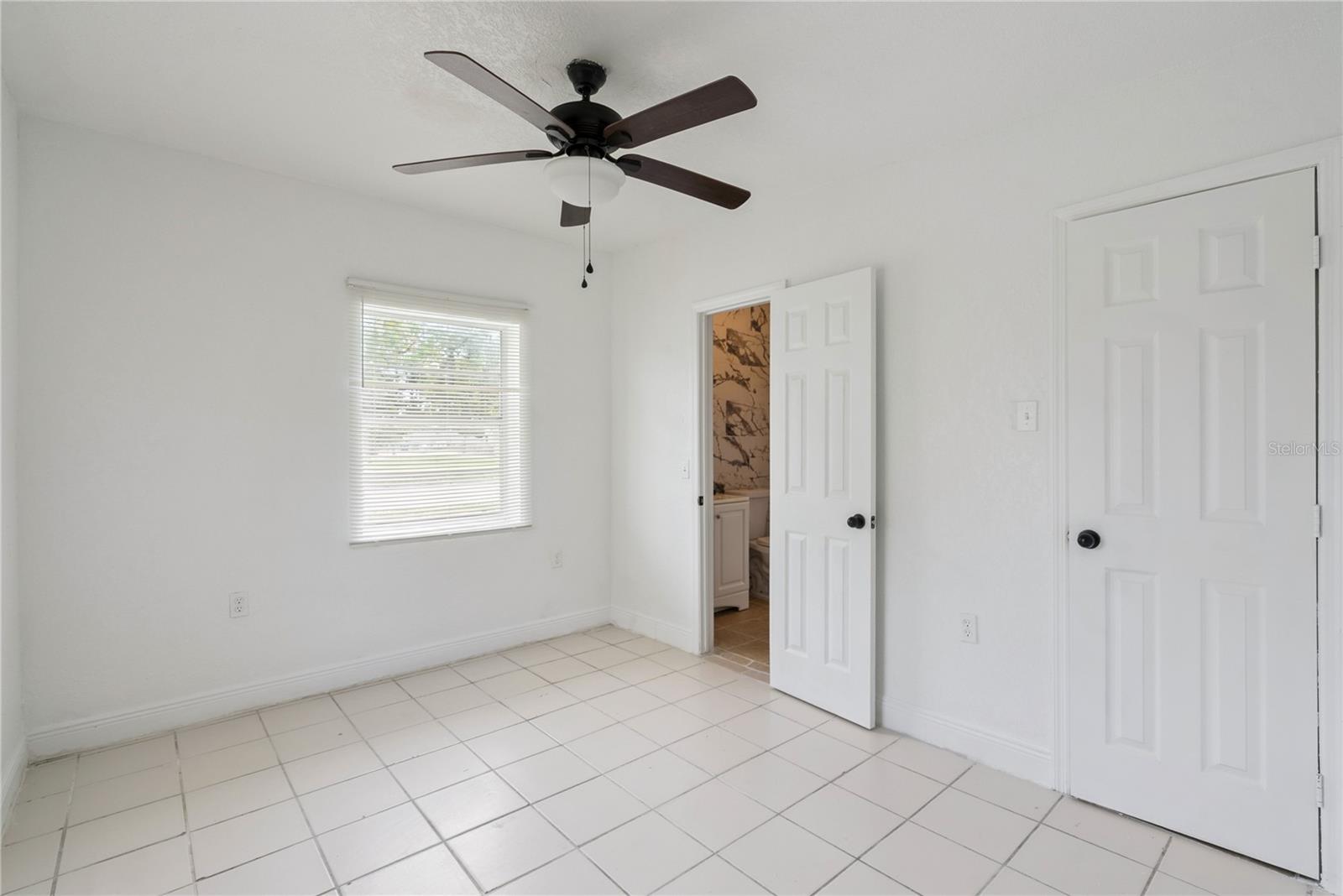 2112 Lee St Property Photo 25
