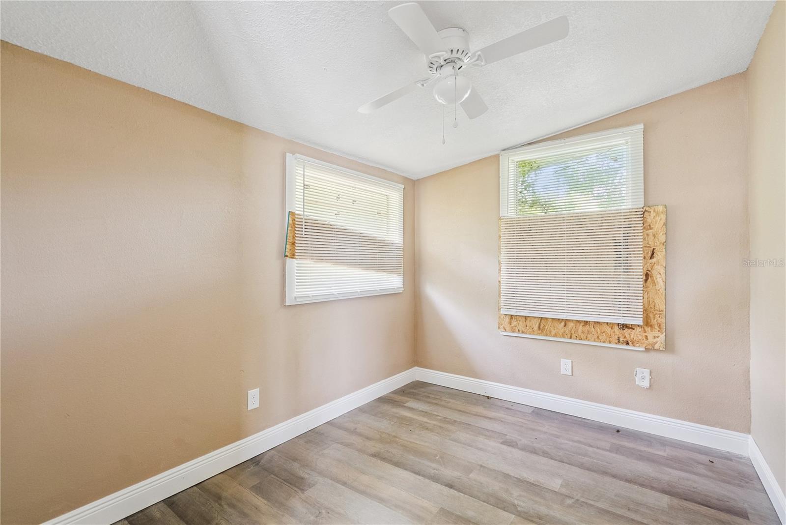 2112 Lee St Property Photo 26