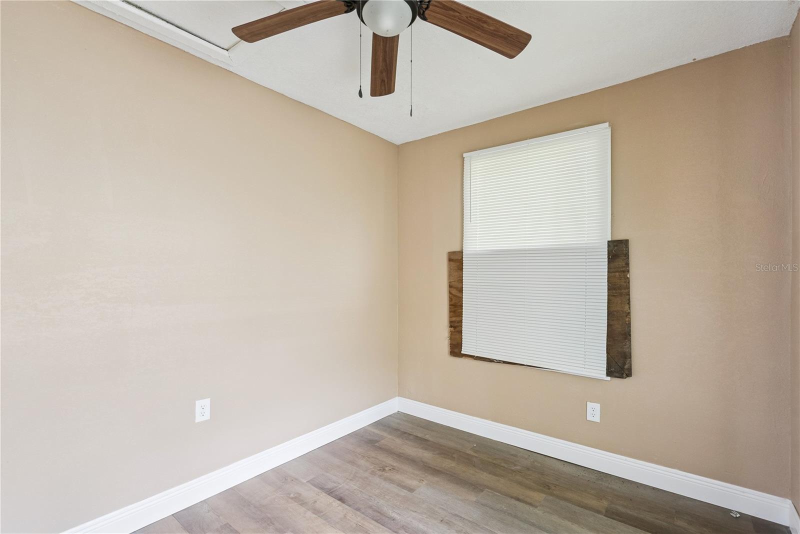 2112 Lee St Property Photo 28
