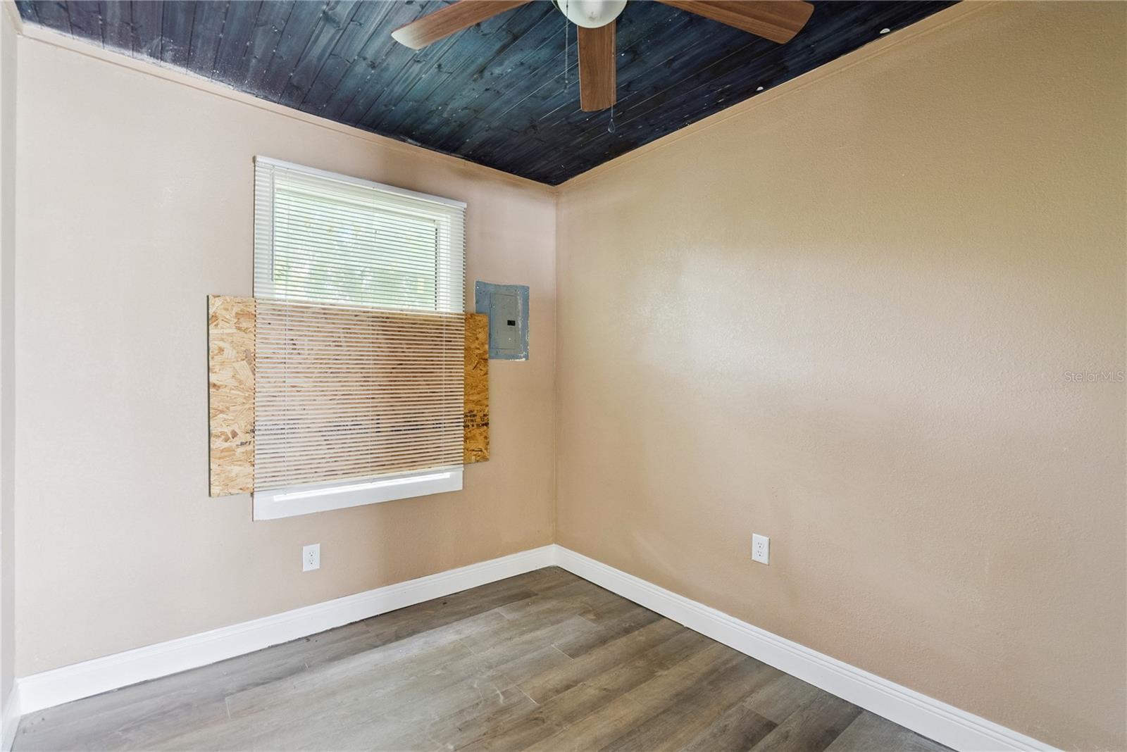 2112 Lee St Property Photo 29